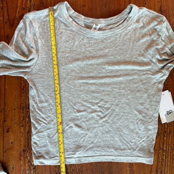 NWT BP Ribbed Long Sleeve Cropped Heathered Gray Shirt Size Medium - Picture 7 of 10